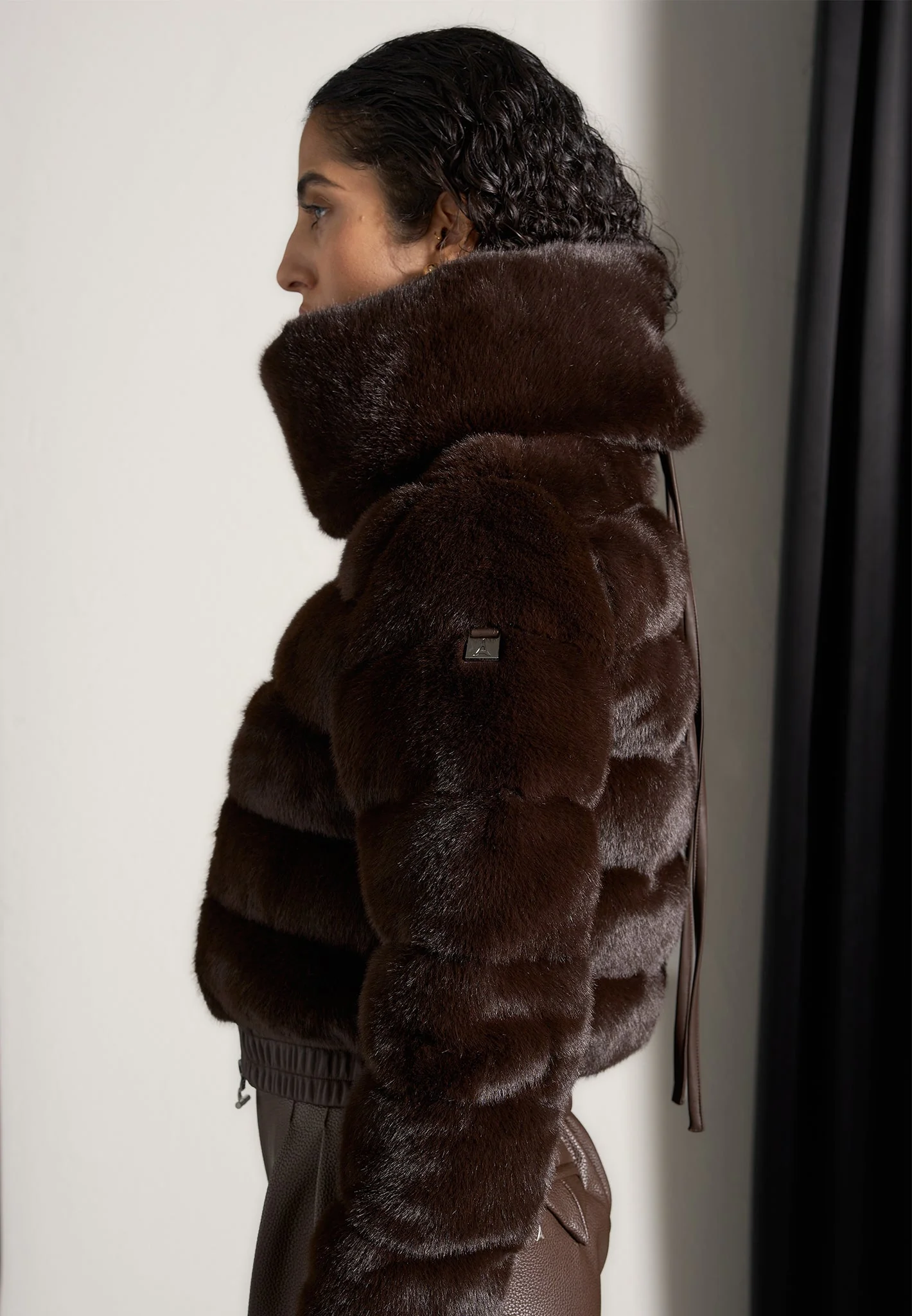 Ama - Plush Ribbed Jacket with Neck Scarf - Brown - Image 6