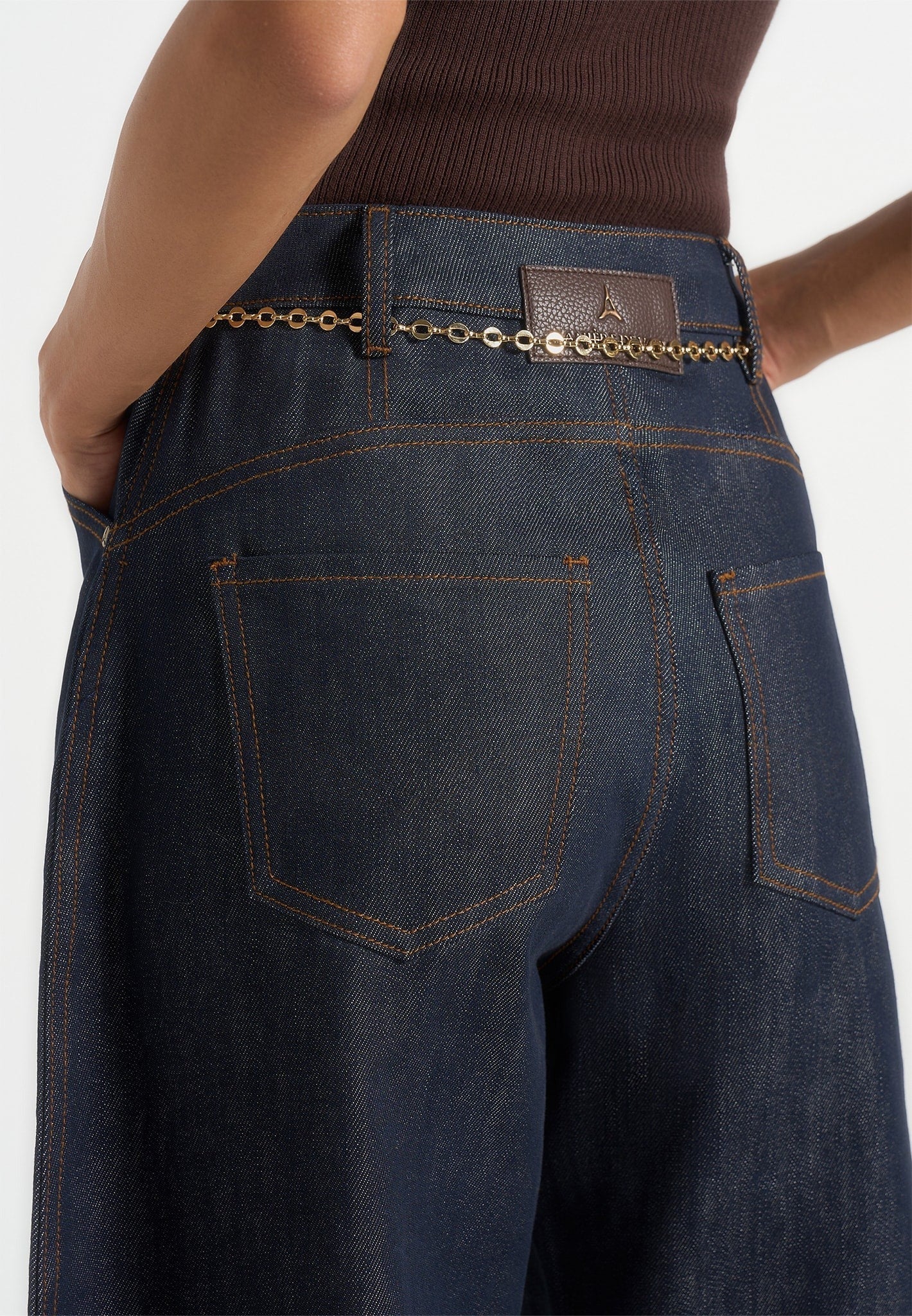 Enora - Hourglass Jean With Chain - Indigo - Image 5