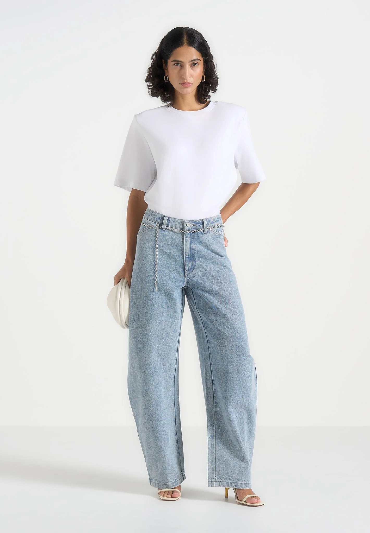 Enora - Hourglass Jean With Chain - Mid Blue - Image 3
