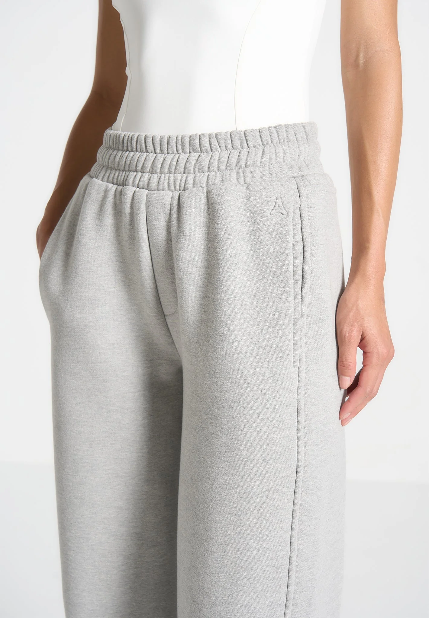 Iris - Relaxed Joggers - Grey - Image 5
