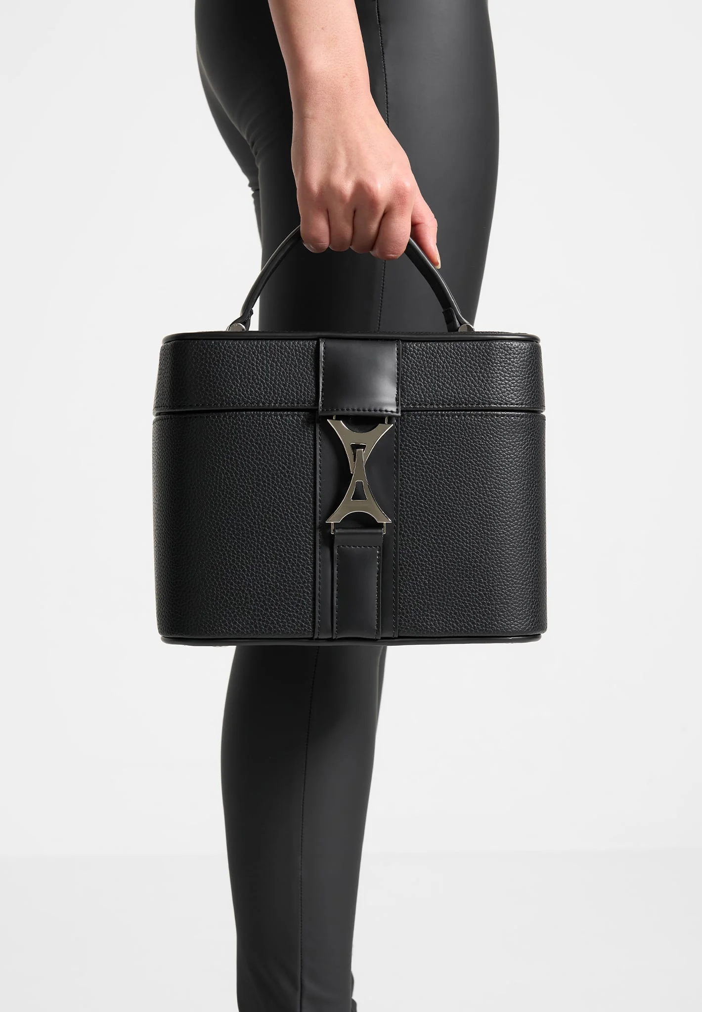 Leather Eiffel Clasp Vanity Case - Black - Image 3