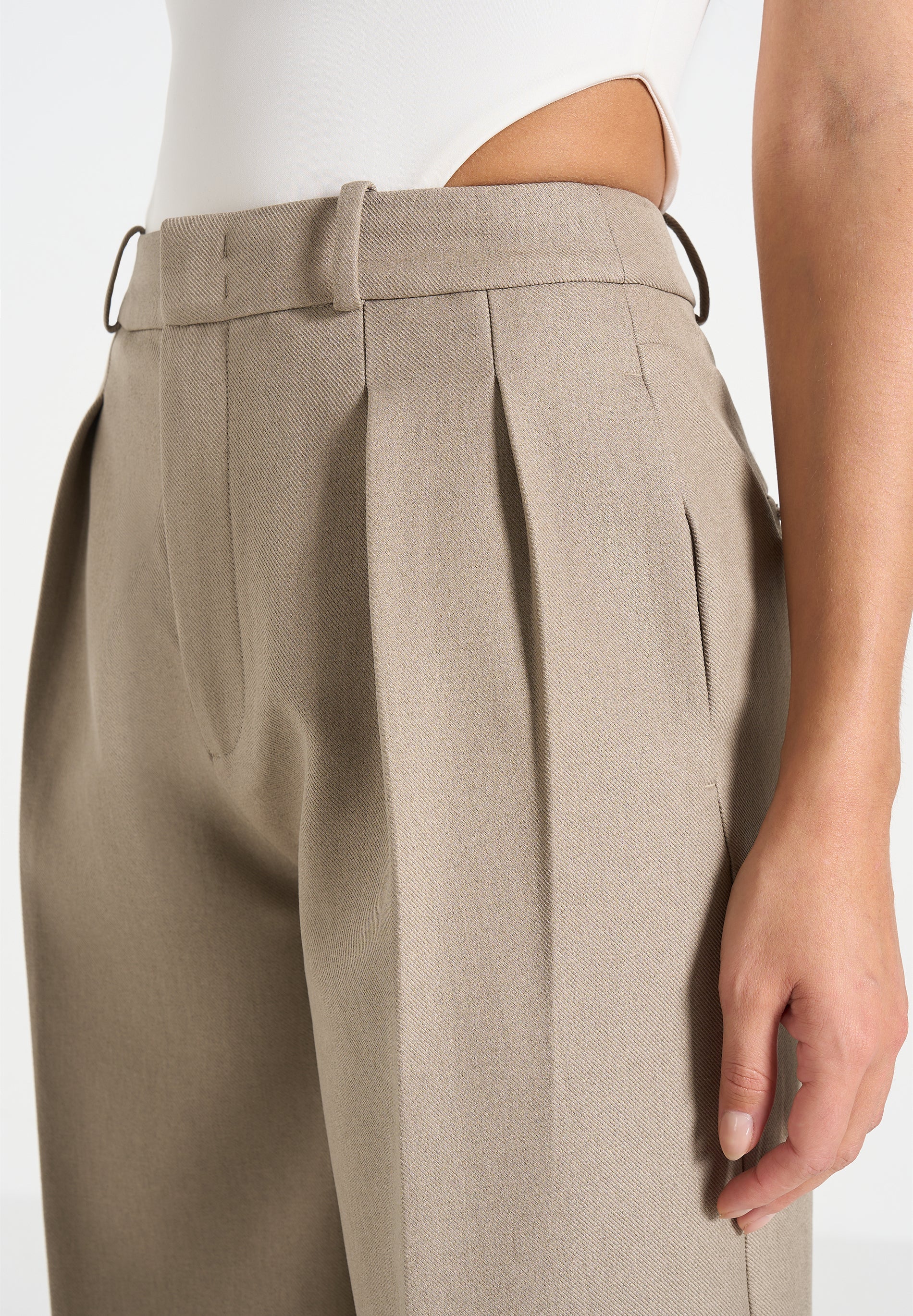 Lorette - Double Pleat Tailored Shorts - Taupe - Image 5