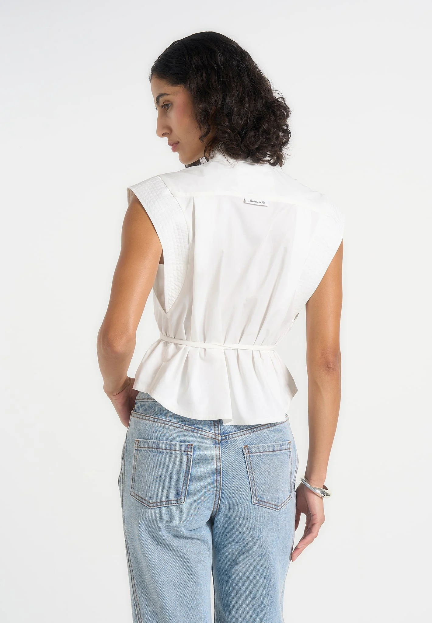 Malia - Sleeveless Tie Waist Cropped Shirt - White - Image 3
