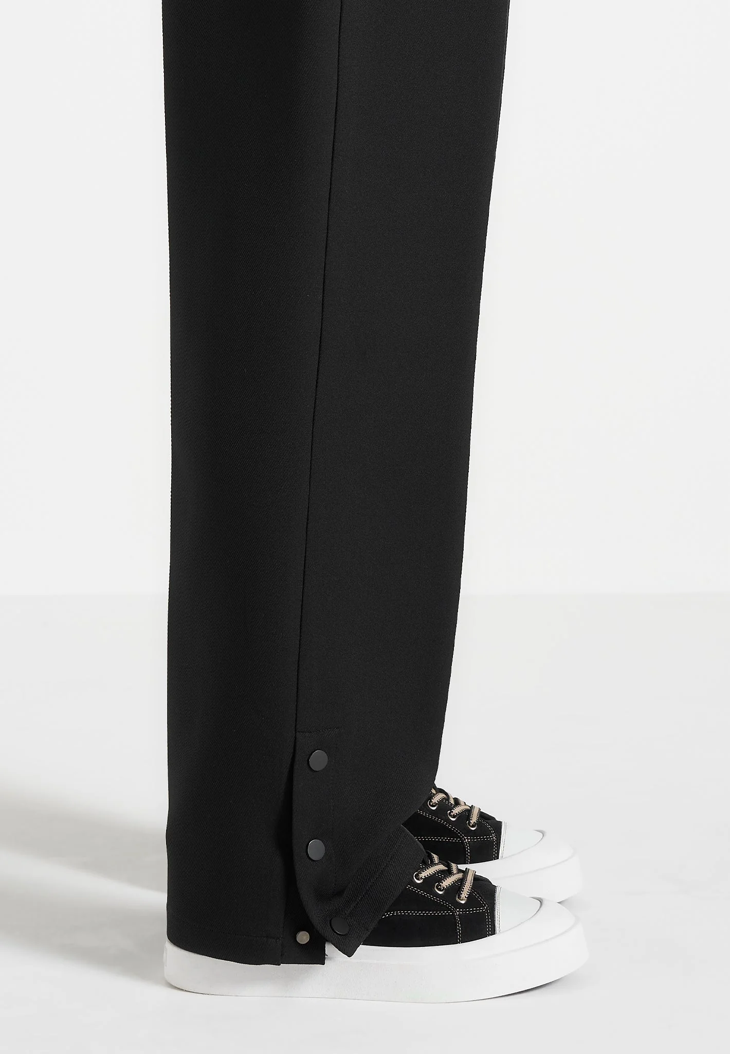 Men's Vienna - Suede Contrast Stitch Sneaker - Black - Image 3