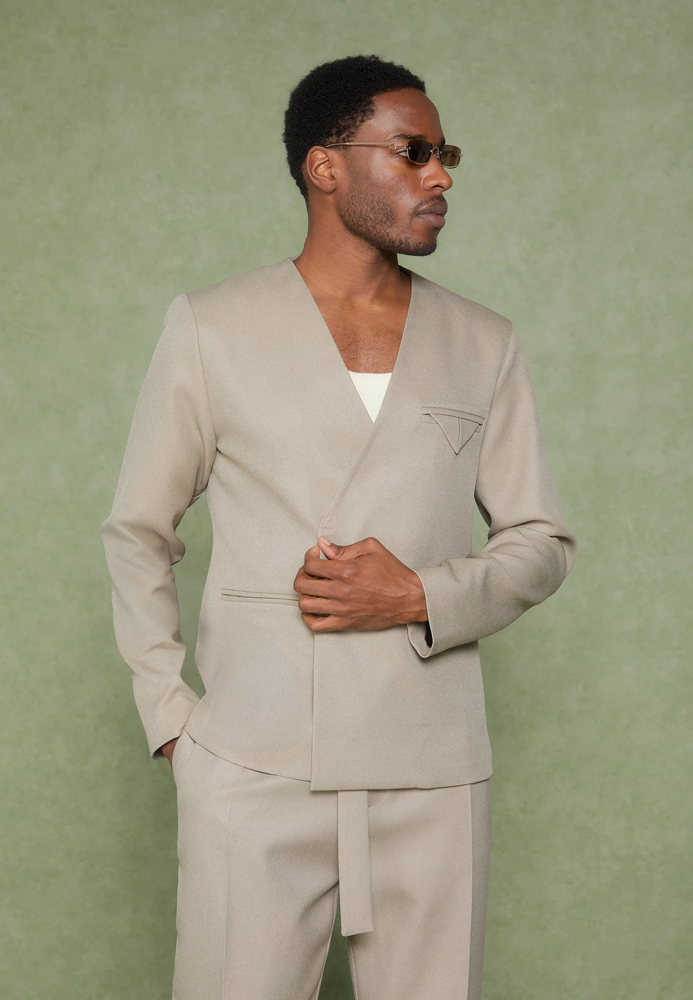 Louis - Relaxed Fit Belted Tailored Trousers - Beige - Image 8