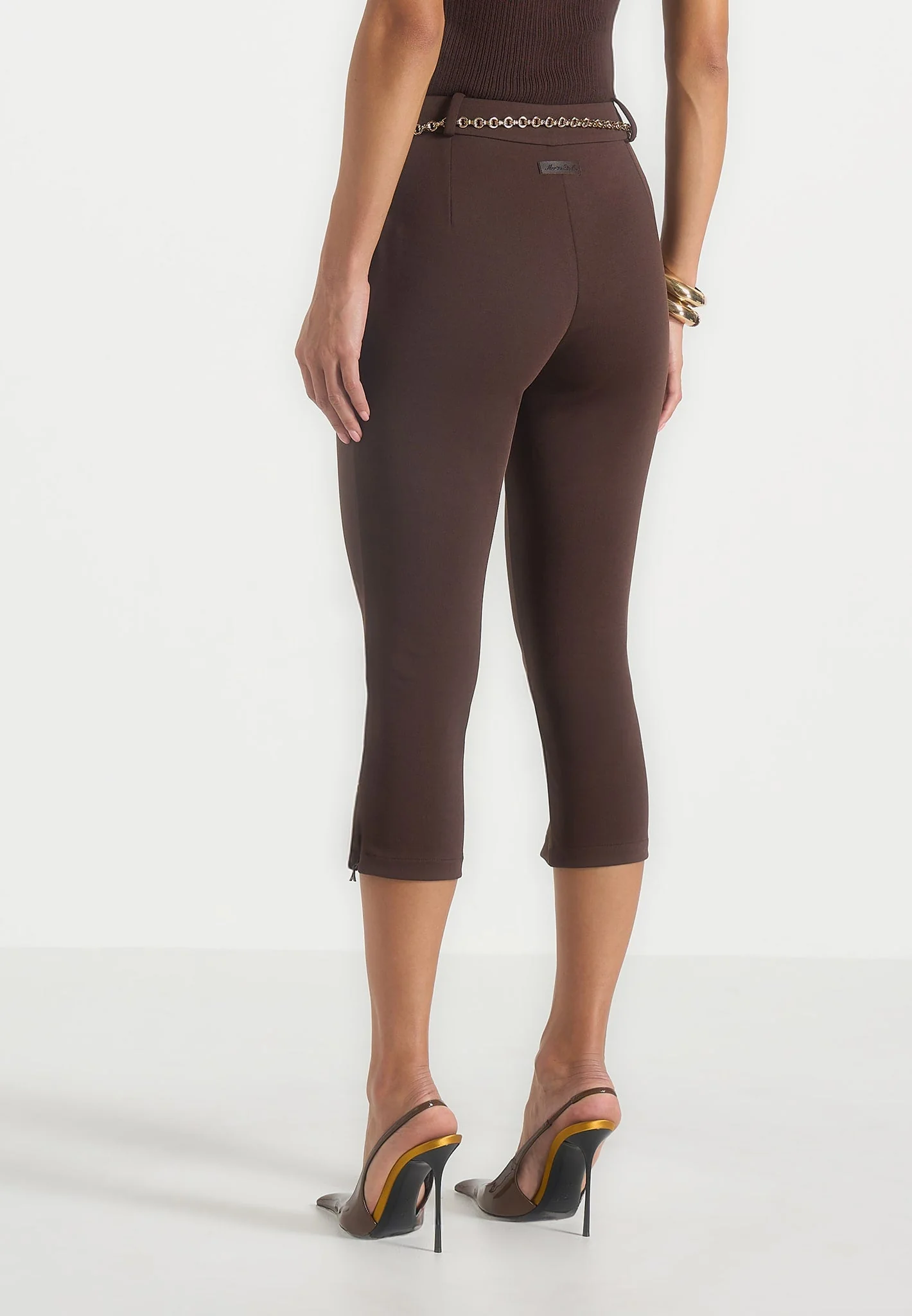Una - Capri Leggings With Chain - Brown - Image 4